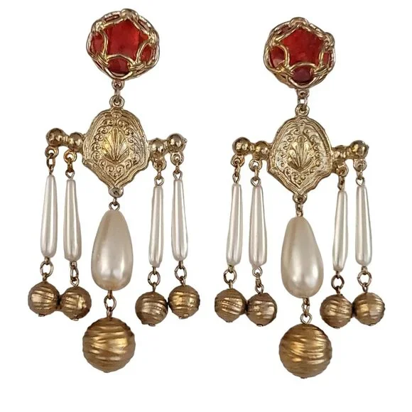 Gold Tone Dangle Ball Faux Teardrop Pearl Chandelier Gaudy 80s Clip Earring K454